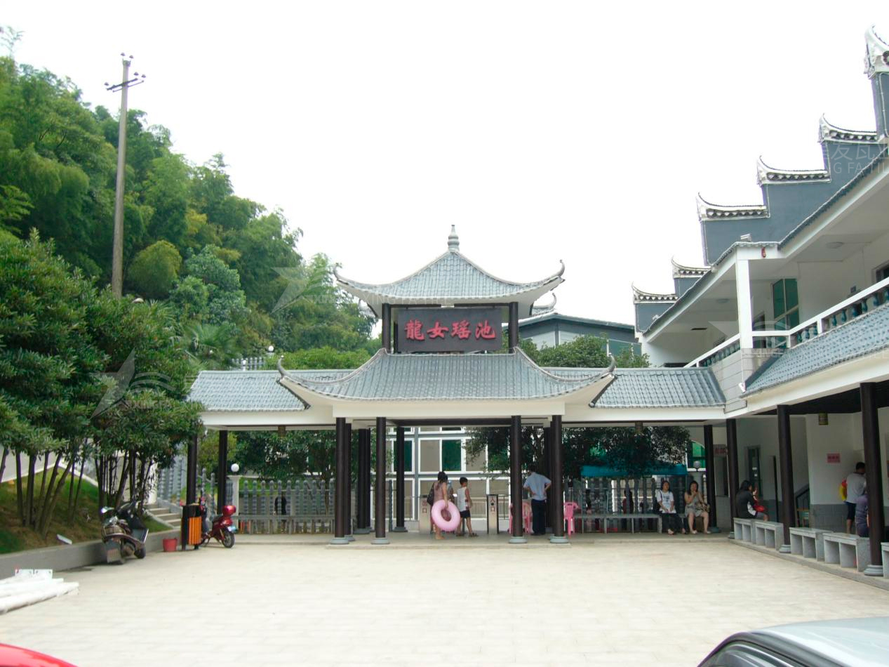 濟寧屋頂材料合成樹脂瓦和不銹鋼瓦哪個好？選擇很重要！