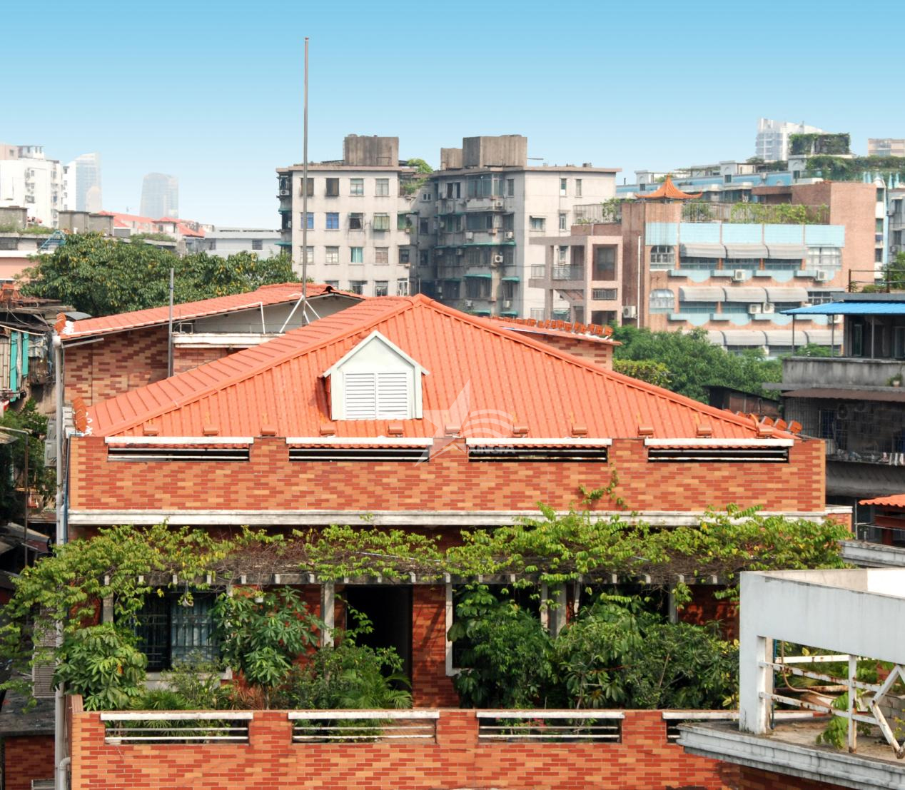 濟(jì)寧新農(nóng)村建房：琉璃瓦與合成樹脂瓦對(duì)比，何者更適合？